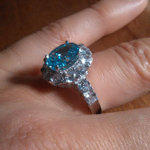 Simulated Blue and White Diamond Sterling Silver Fire Cut Ring (Size 8) - Picture 11 of 16